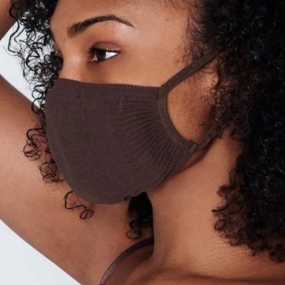 SKIMS Face Mask Cocoa - Picture 2 of 4